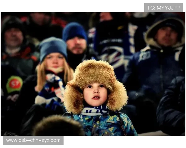 冰球球迷花式助威上演看台秀